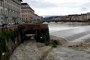 Maltempo, Arno minaccioso a Firenze: in una notte torna fiume dopo mesi di siccita'