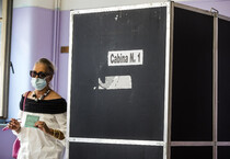 operazioni di voto in una foto d'archivio (ANSA)