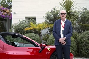 Con Ferrari 296 GTS emozioni di guida a cielo aperto (ANSA)