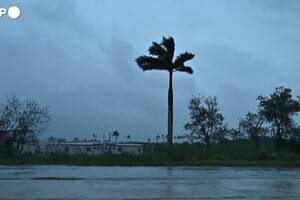 Cuba, l'uragano Ian sale alla categoria 3 e colpisce l'isola (ANSA)