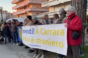 Ocean Viking: sit-in di benvenuto, 'a Carrara nessuno e' straniero' (ANSA)