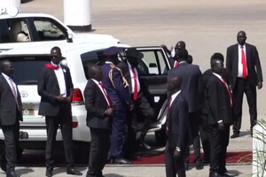 Sud Sudan, il Papa lascia l'Africa: concluso il viaggio apostolico (ANSA)