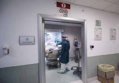 Covid intensive care unit of the Policlinico di Tor Vergata (ANSA)