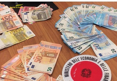 Gdf Ancona, sequestro banconote false (ANSA)