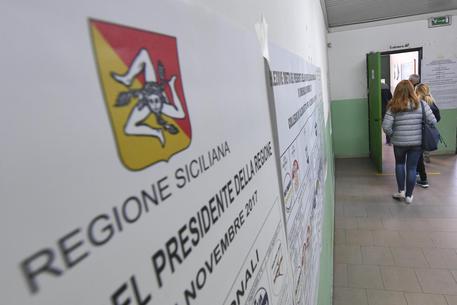 Elezioni: regionali Sicilia, aperti i seggi © ANSA