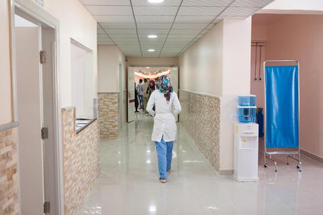 La corsia di un reparto di maternità. Immagine d'archivio © ANSA