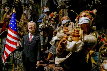 La statuina di Joe Biden © ANSA