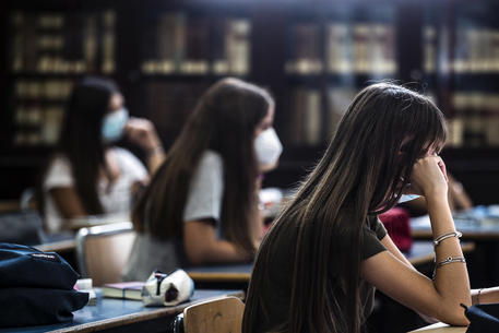 Una recente immagine di studenti in una scuola di Roma © ANSA