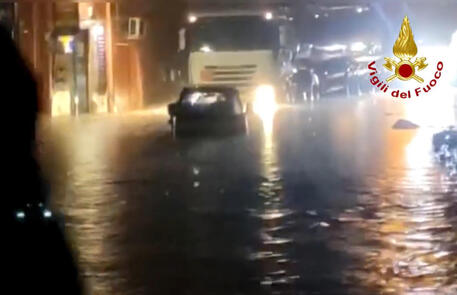 Maltempo: piogge nel messinese, persone intrappolate in auto © ANSA