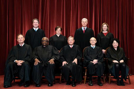 Usa: i nove giudici della Corte Suprema © EPA