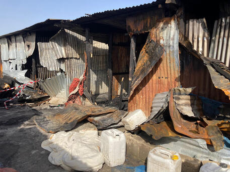 Incendio in baraccopoli migranti nel Foggiano, un morto © ANSA