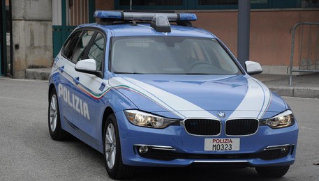 Un'auto della Polizia in una foto di archivio (ANSA)