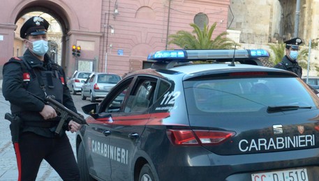 Controlli carabinieri a Cagliari (ANSA)