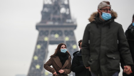 Vita quotidiana in Francia con la pandemia in un'immagine recente (ANSA)