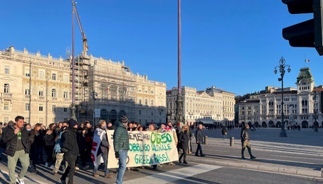 Green pass: corteo di protesta a Trieste, 'resistenza' (ANSA)