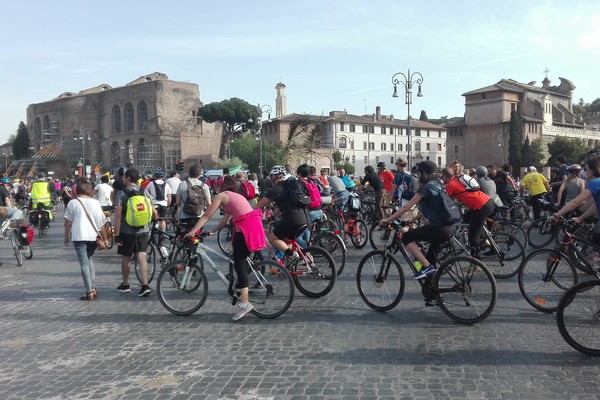 Bici: 'Bicifestazione' a Roma per diritti ciclisti