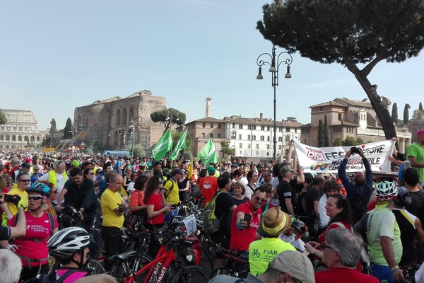 Bici: 'Bicifestazione' a Roma per diritti ciclisti