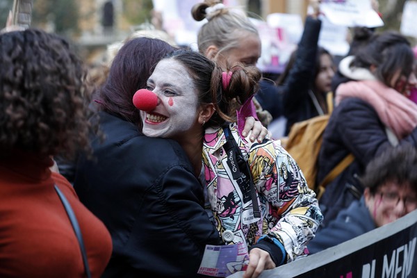 Violenza donne: corteo Roma, slogan contro la Raggi