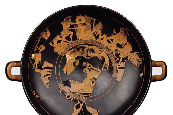 la coppa di Eufronio, esposta nel museo archeologico di Cerveteri