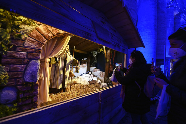'100 Nativity Scenes in the Vatican'