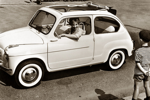Fiat 600, l'utilitaria che stupiva per modernità e allegria
