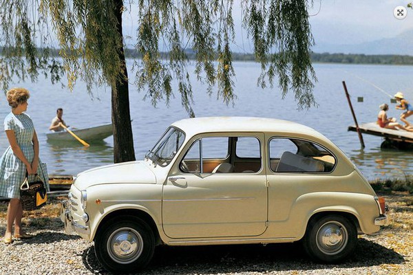 Fiat 600, l'utilitaria che stupiva per modernità e allegria