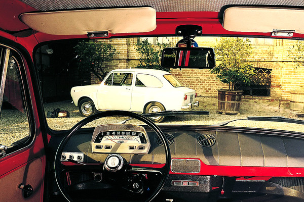 Fiat 850, scelta a Paperino per un viaggio avventura da Parigi alle Olimpiadi di Tokyo