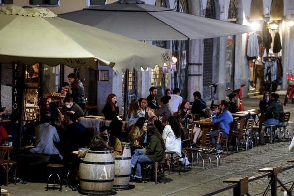 Restaurants outdoors in Milan