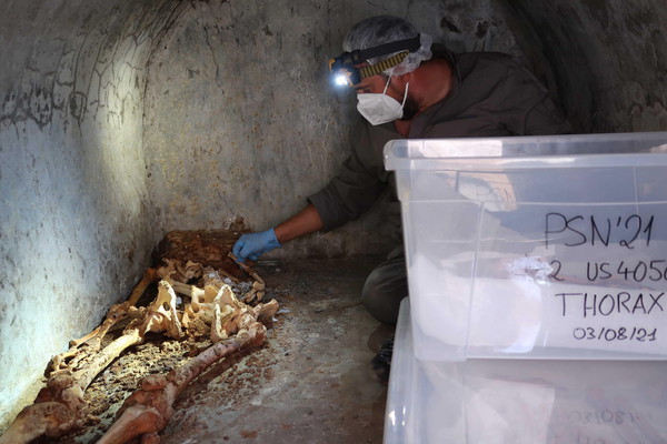 Unique tomb with half-mummified body discovered in Pompeii