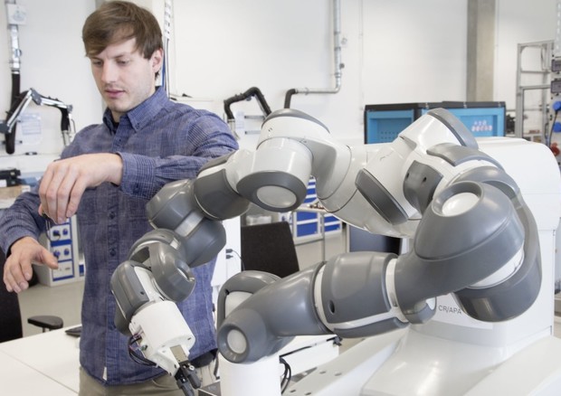 Tedeschi fiduciosi nell'AI: pronti a lavorare coi robot © ANSA