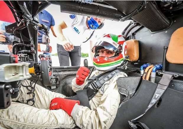 Futuro Ceo Stellantis gira a Le Mans con 908 diesel V12 e presenta LMH © PSA/Automobile Club de l'Ouest