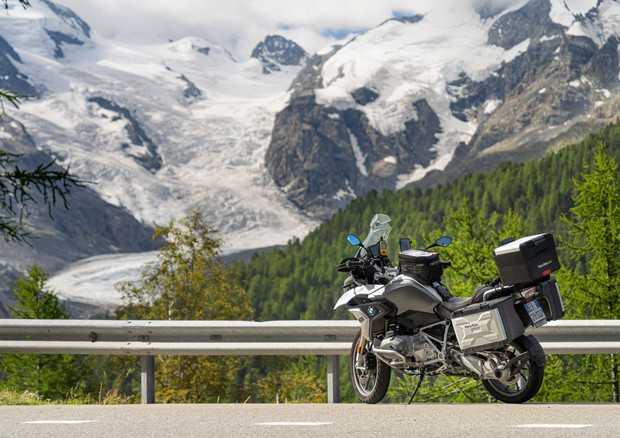 Hertz Ride, primo tour in moto è 'Alpine Routes' © ANSA