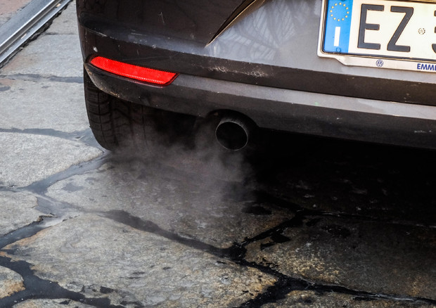 Primo ok del Parlamento Ue a stop vendita auto benzina-diesel-gpl da 2035 (foto: ANSA)