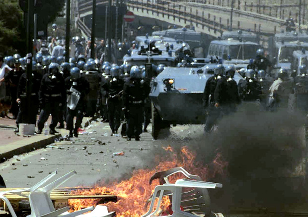 Venti anni fa il G8 a Genova, i giorni della follia © ANSA 