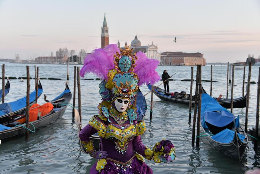 Carnevale: Venezia, sfilata  'Marie ' inaugura edizione 2015 - ALL RIGHTS RESERVED