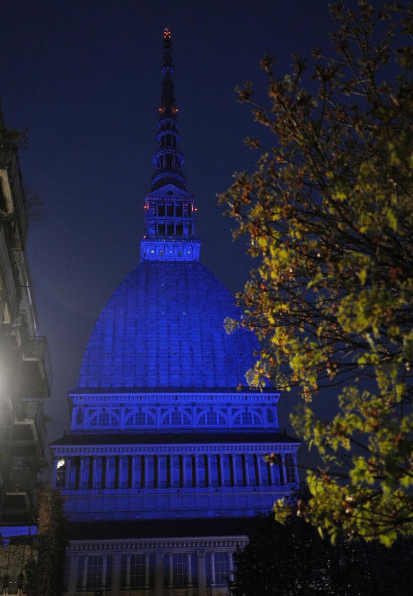 Autismo: a Torino Mole Antonelliana illuminata di blu - ALL RIGHTS RESERVED
