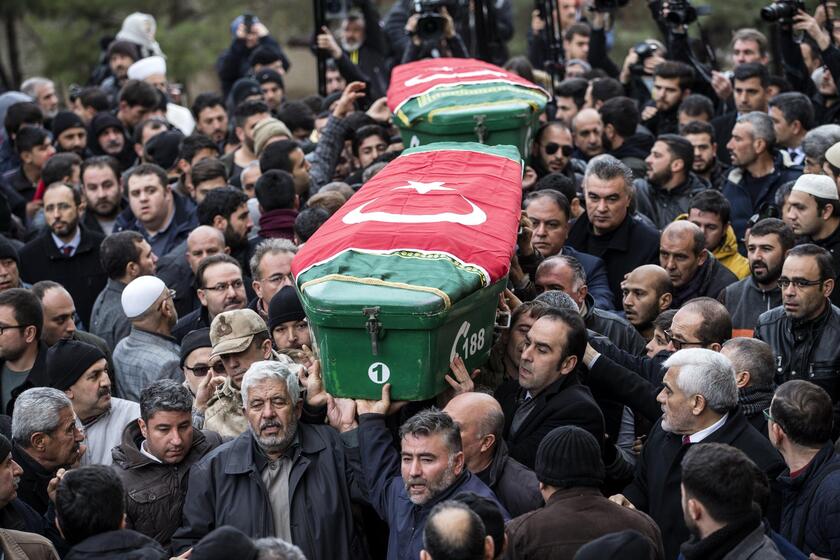 Funeral of Turks who died allegedly from a rocket fired from Syria © ANSA/EPA