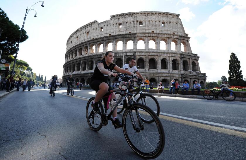 'Bicifestazione ' a Roma per chiedere città a misura ciclisti - ALL RIGHTS RESERVED