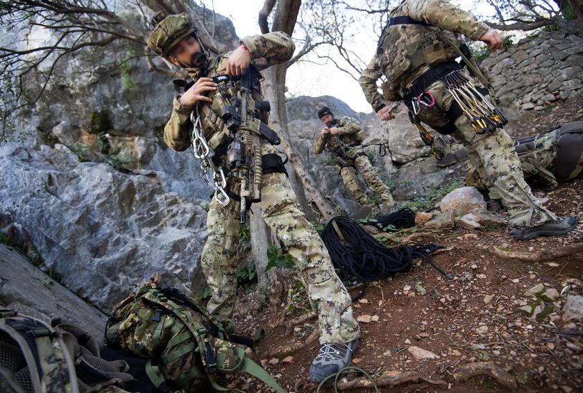 185 ' RRAO Forze Speciali Esercito in addestramento - ALL RIGHTS RESERVED