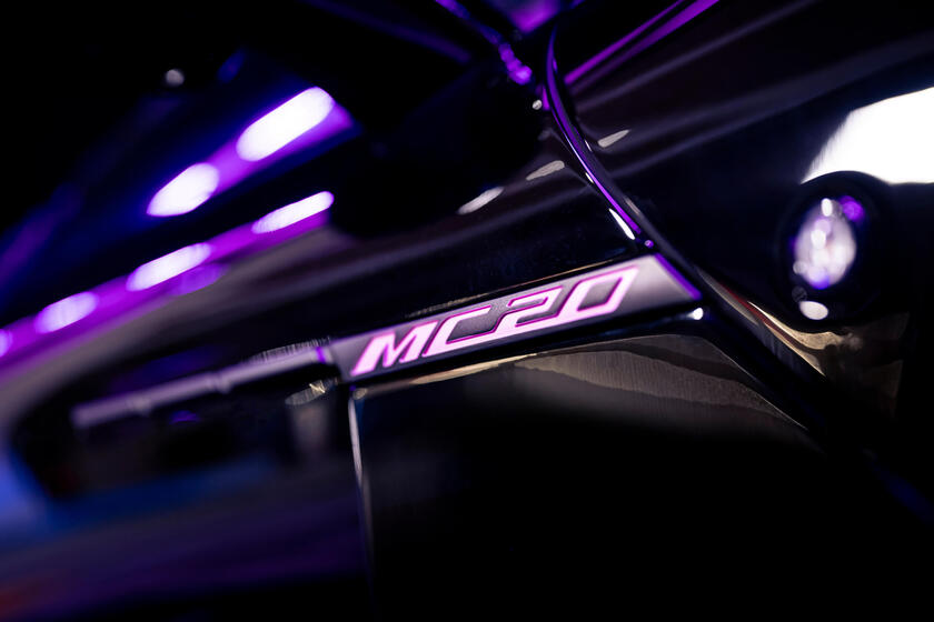 Maserati MC20 © ANSA/James Lipman