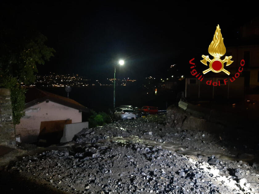 Maltempo: esonda torrente nel Comasco, chiusa ex statale 583 - ALL RIGHTS RESERVED