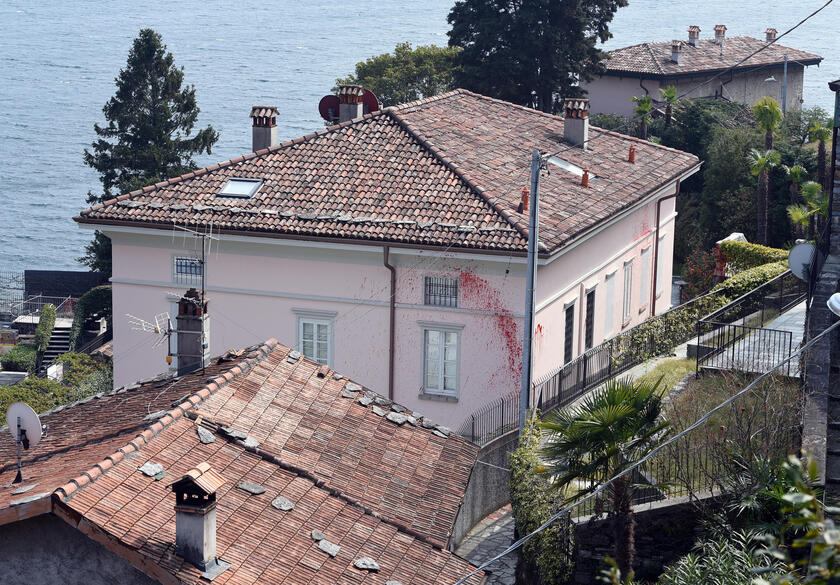 Incendiata villa Lago di Como dell 'oligarca russo Solovyev - ALL RIGHTS RESERVED