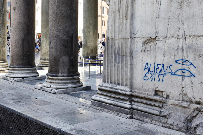 Scritta sul Pantheon, Lapo Elkann: "citt? dove tutto ? permesso" - ALL RIGHTS RESERVED