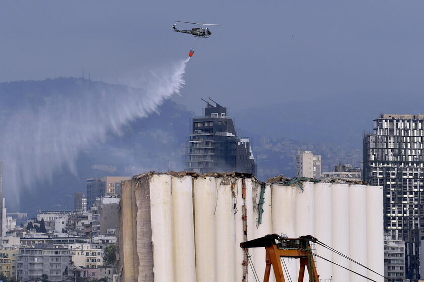 Part of the Beirut grain silos collapse © ANSA/EPA