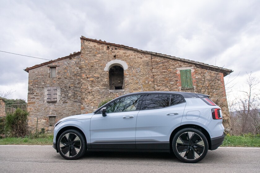 La prova della Volvo EX30 sulle colline bolognesi - RIPRODUZIONE RISERVATA