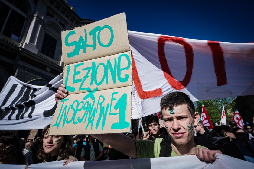 Fridays for future, un migliaio in corteo a Torino