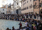 Folla alla Fontana di Trevi