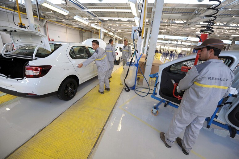L 'inaugurazione di una fabbrica della Renault in Algeria -     RIPRODUZIONE RISERVATA