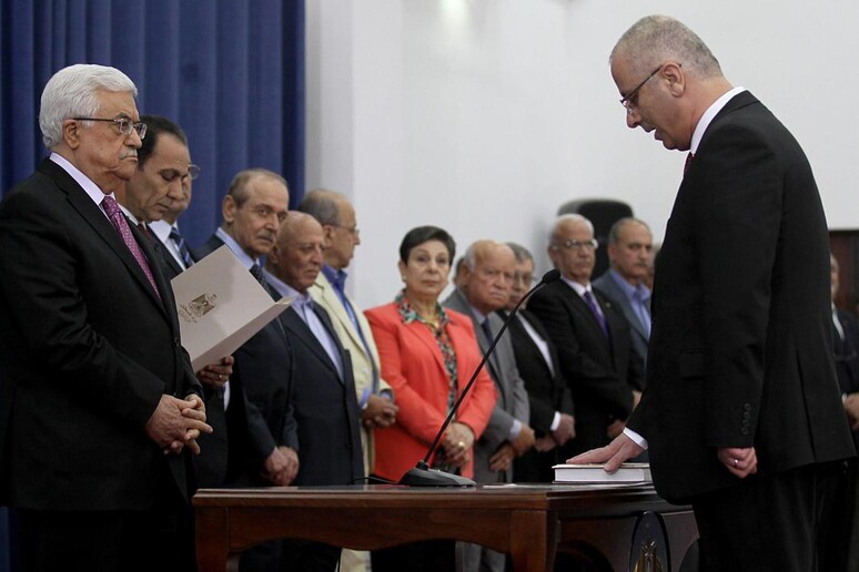 Il giuramento del governo palestinese © ANSA/EPA