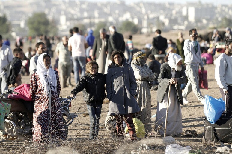 Rifugiati siriani al confine con la Turchia -     RIPRODUZIONE RISERVATA